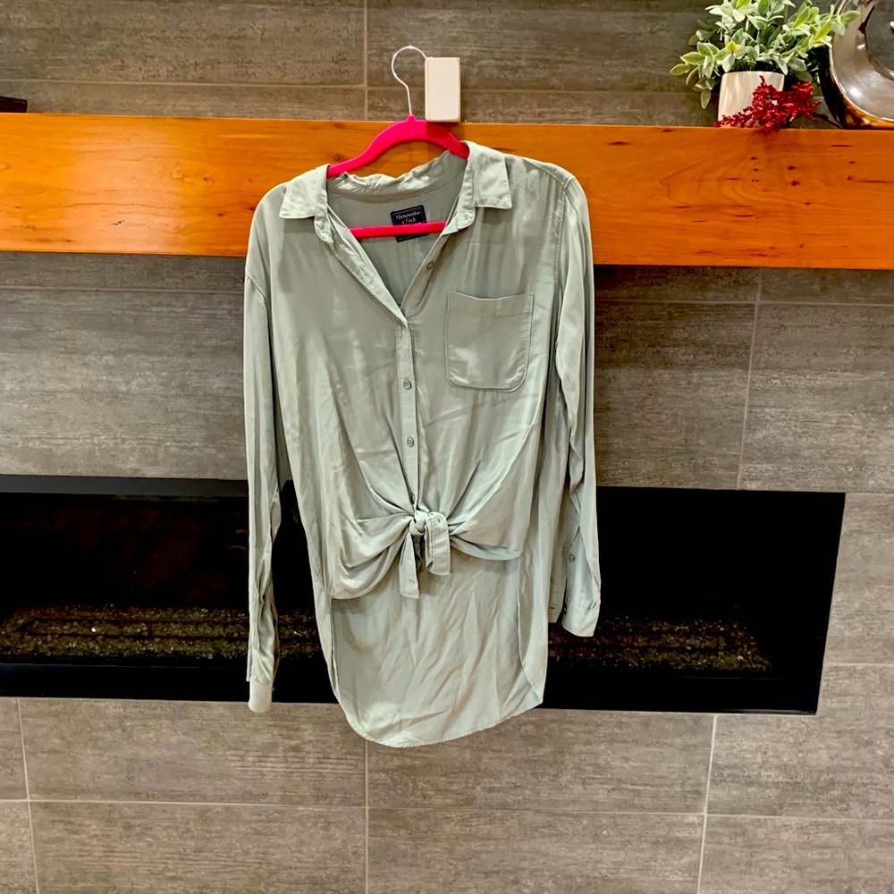 Abercrombie and Fitch women’s long sleeve button